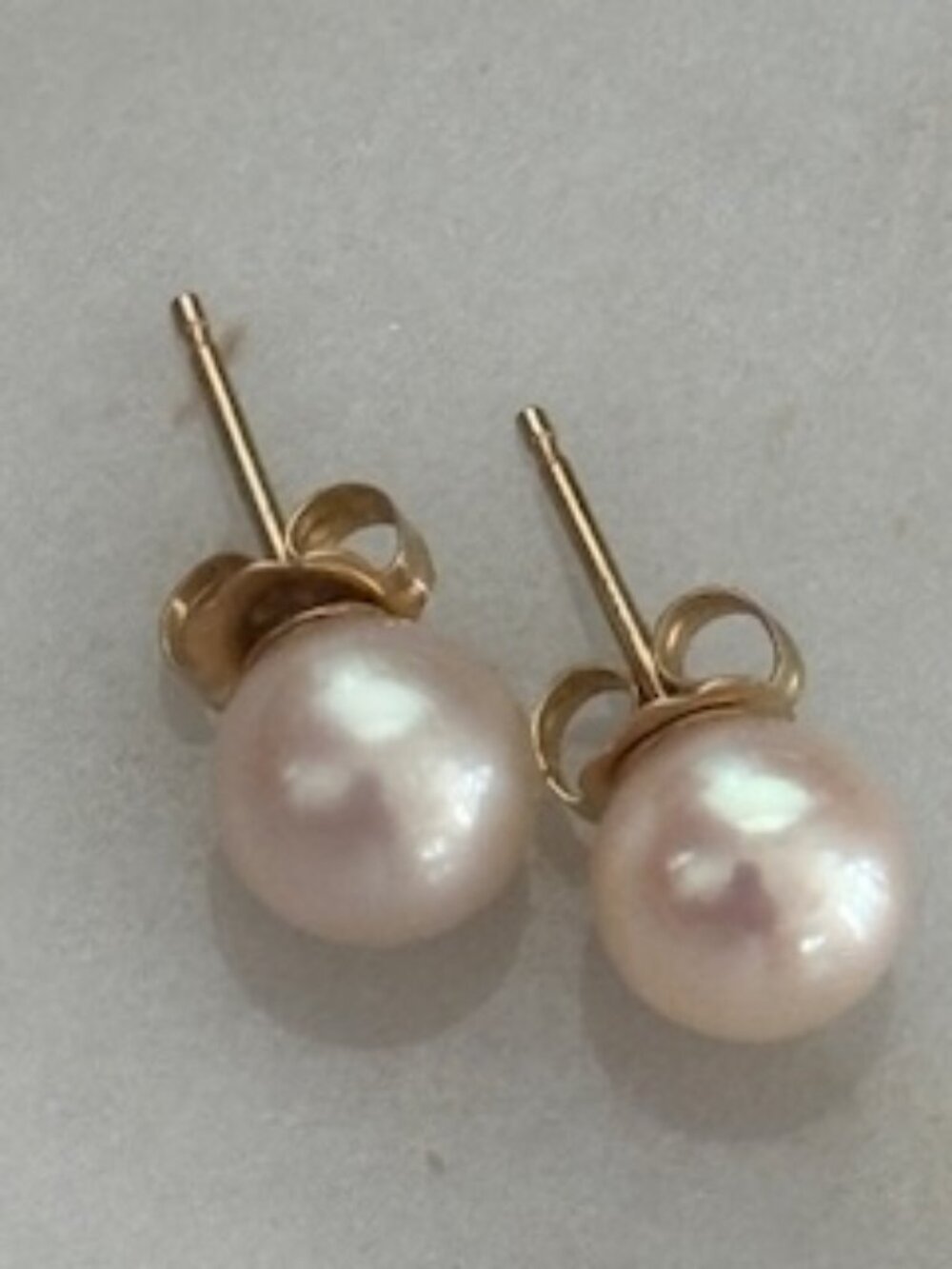 !4K gold Ivory tone Akoya pearl stud earrings
